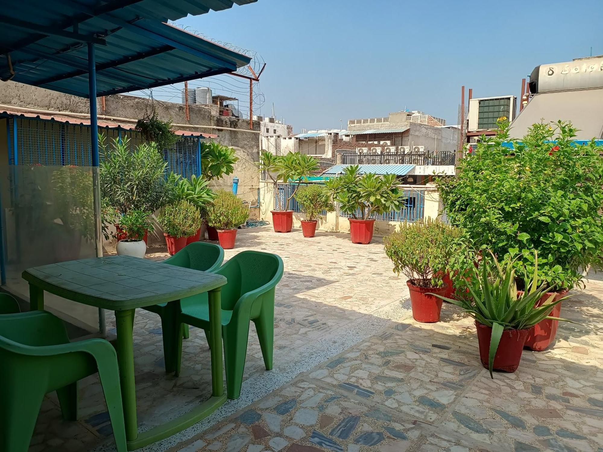 Hotel Majors Den New Delhi Exterior photo