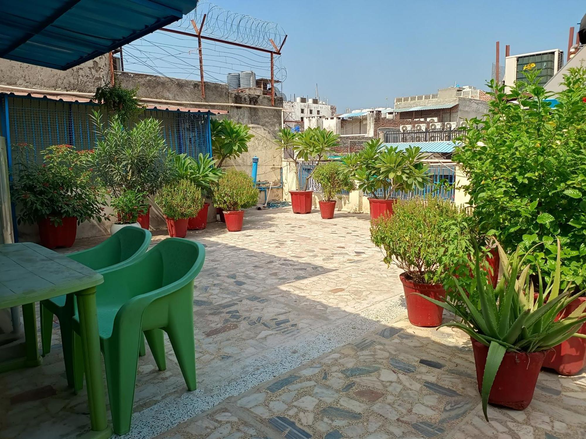Hotel Majors Den New Delhi Exterior photo