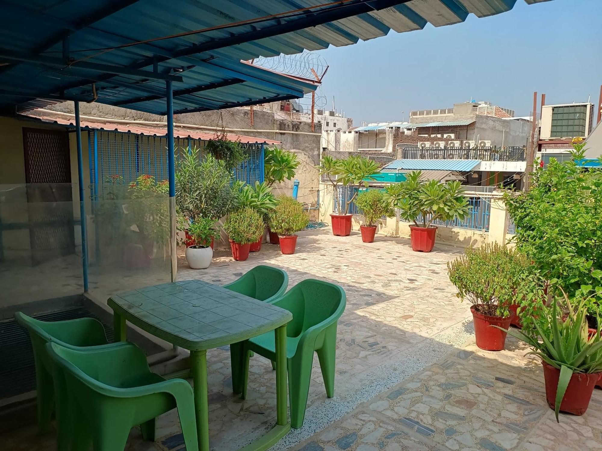 Hotel Majors Den New Delhi Exterior photo