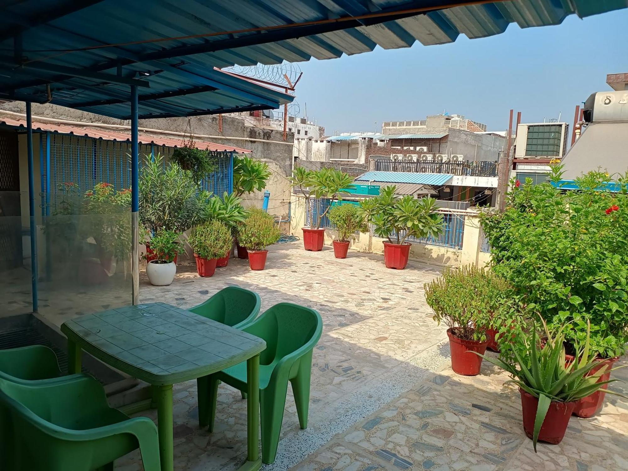 Hotel Majors Den New Delhi Exterior photo