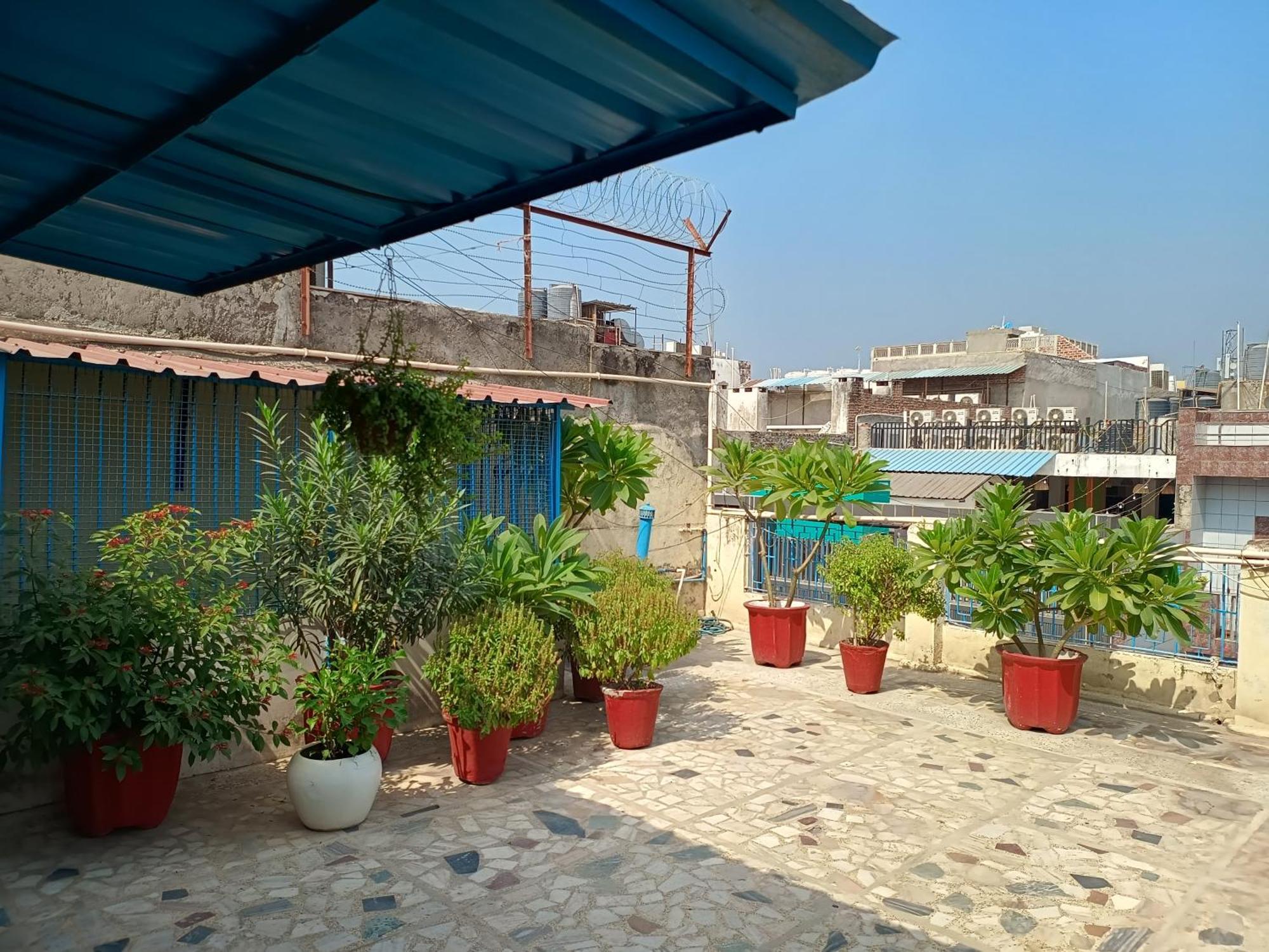 Hotel Majors Den New Delhi Exterior photo
