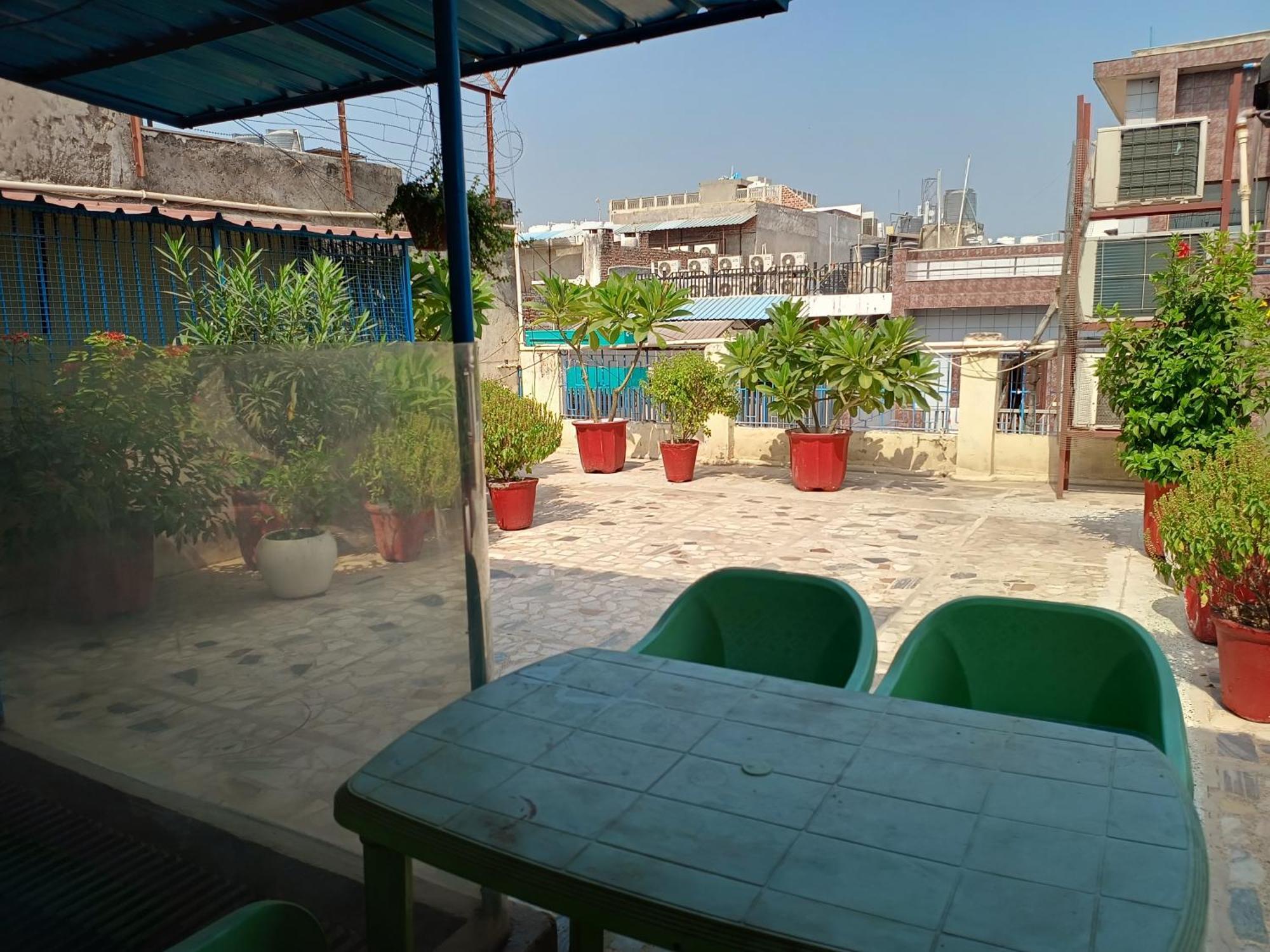 Hotel Majors Den New Delhi Exterior photo
