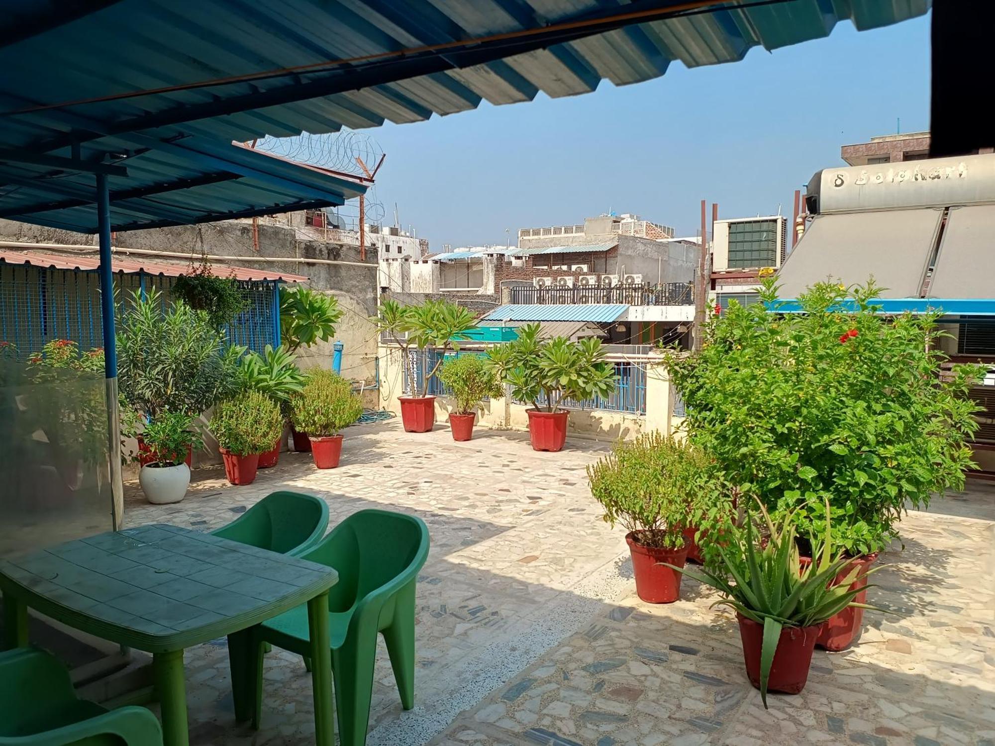 Hotel Majors Den New Delhi Exterior photo