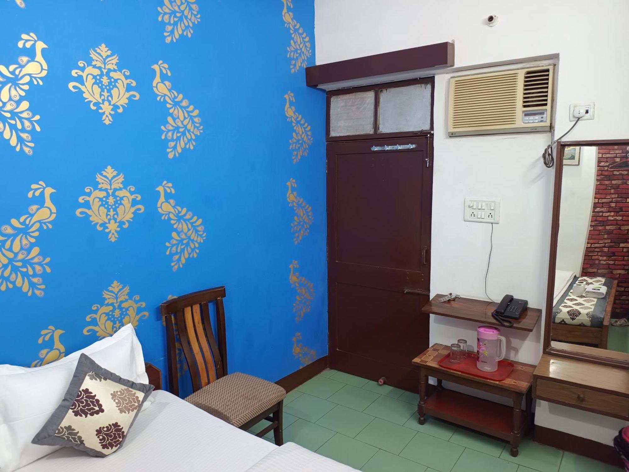 Hotel Majors Den New Delhi Exterior photo