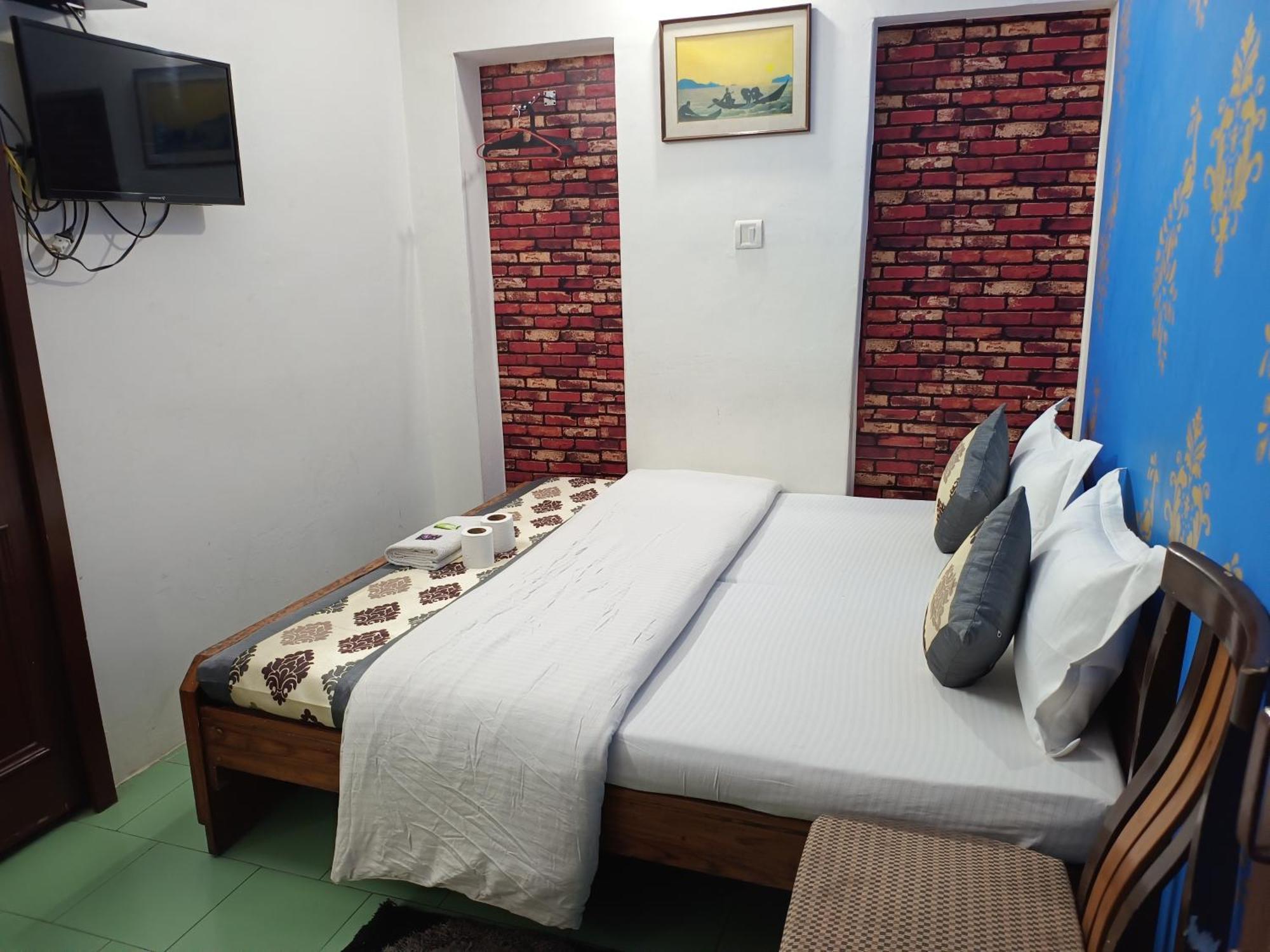 Hotel Majors Den New Delhi Exterior photo
