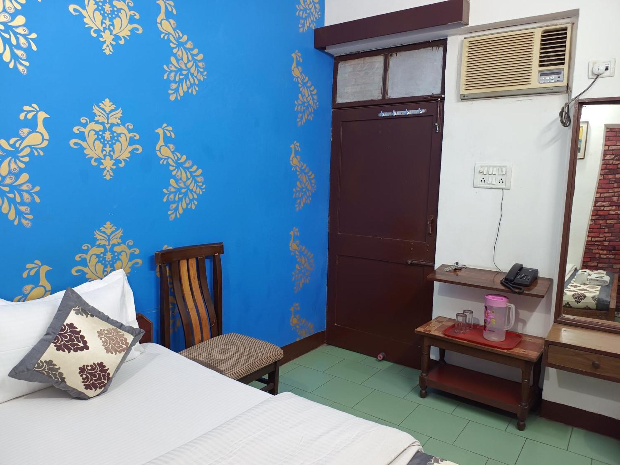 Hotel Majors Den New Delhi Exterior photo