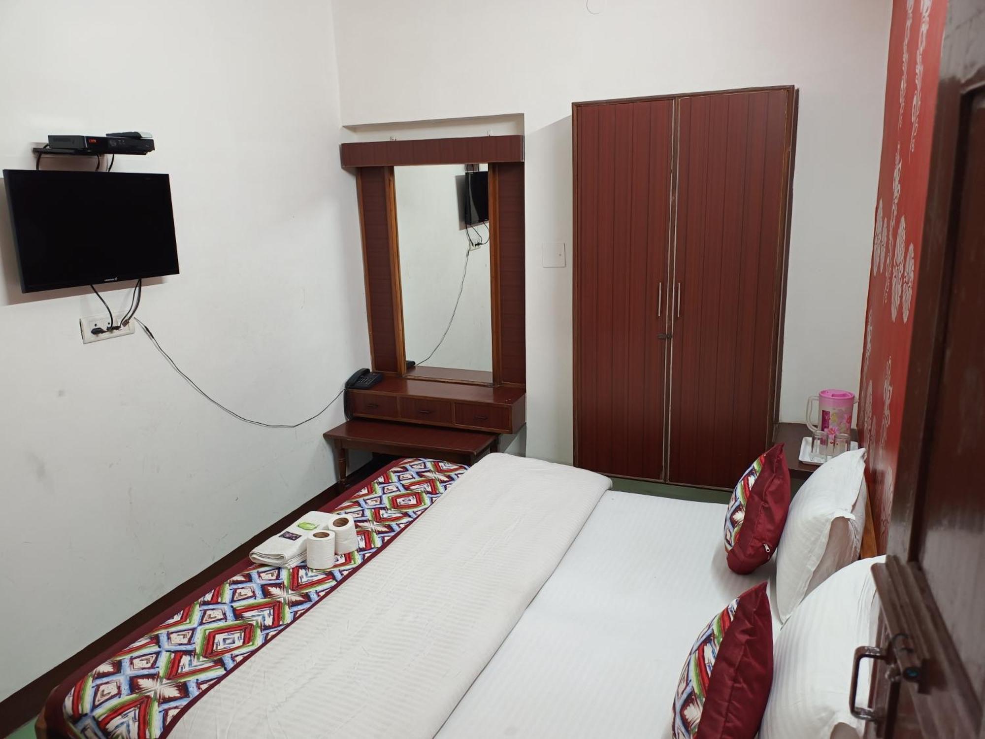 Hotel Majors Den New Delhi Exterior photo