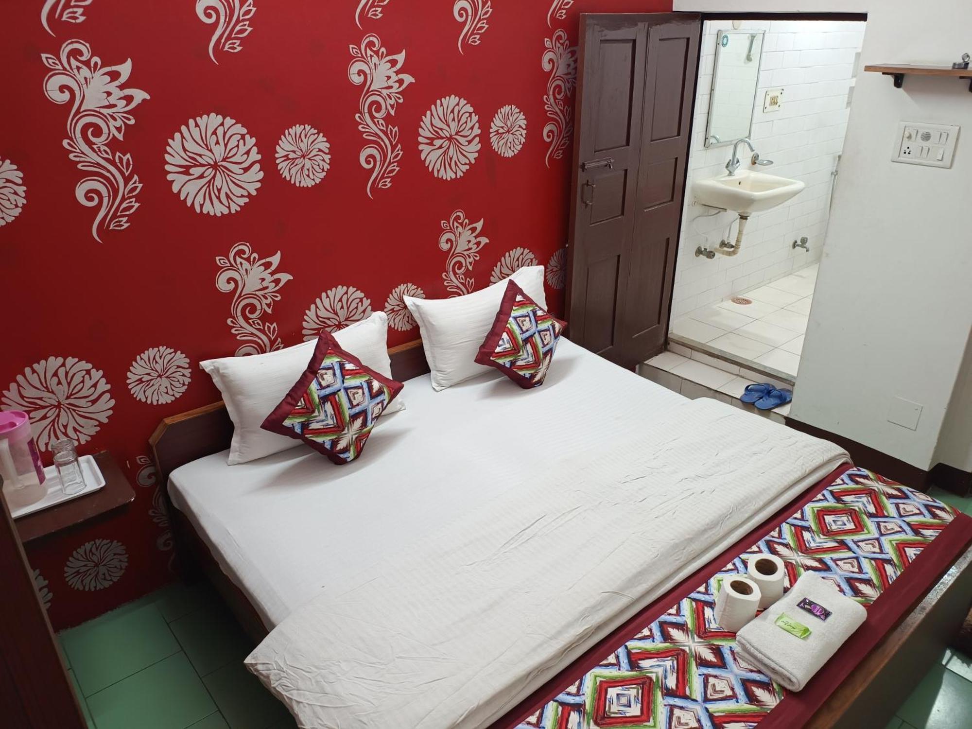 Hotel Majors Den New Delhi Exterior photo