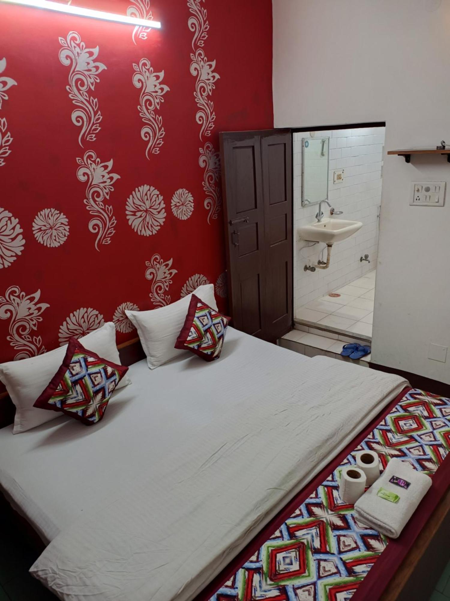 Hotel Majors Den New Delhi Exterior photo