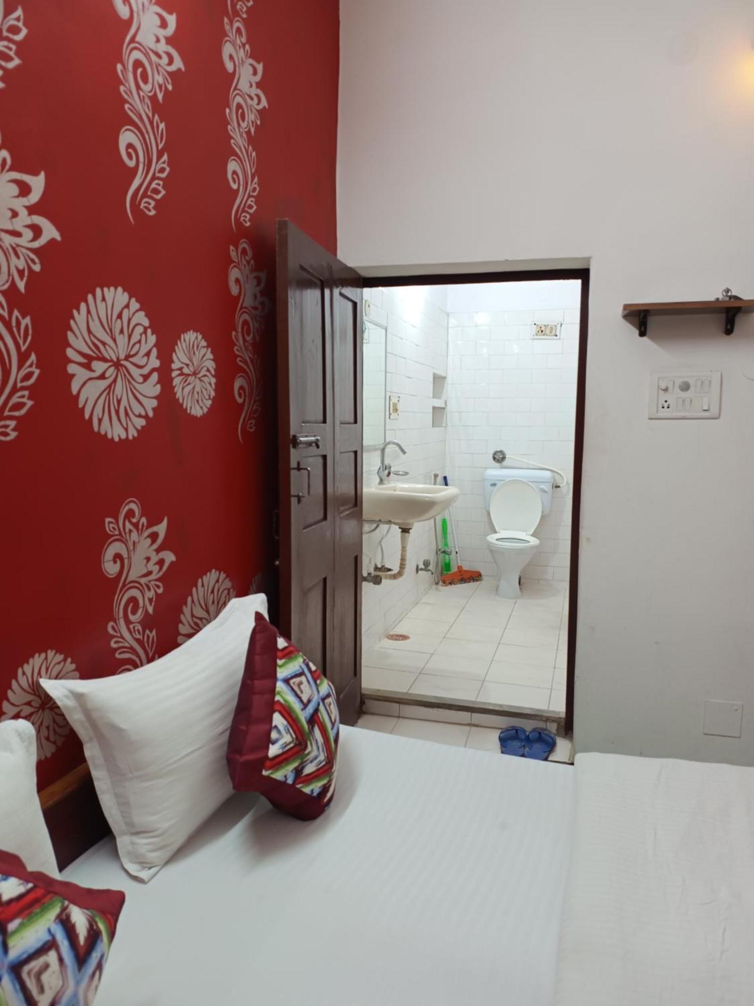 Hotel Majors Den New Delhi Exterior photo