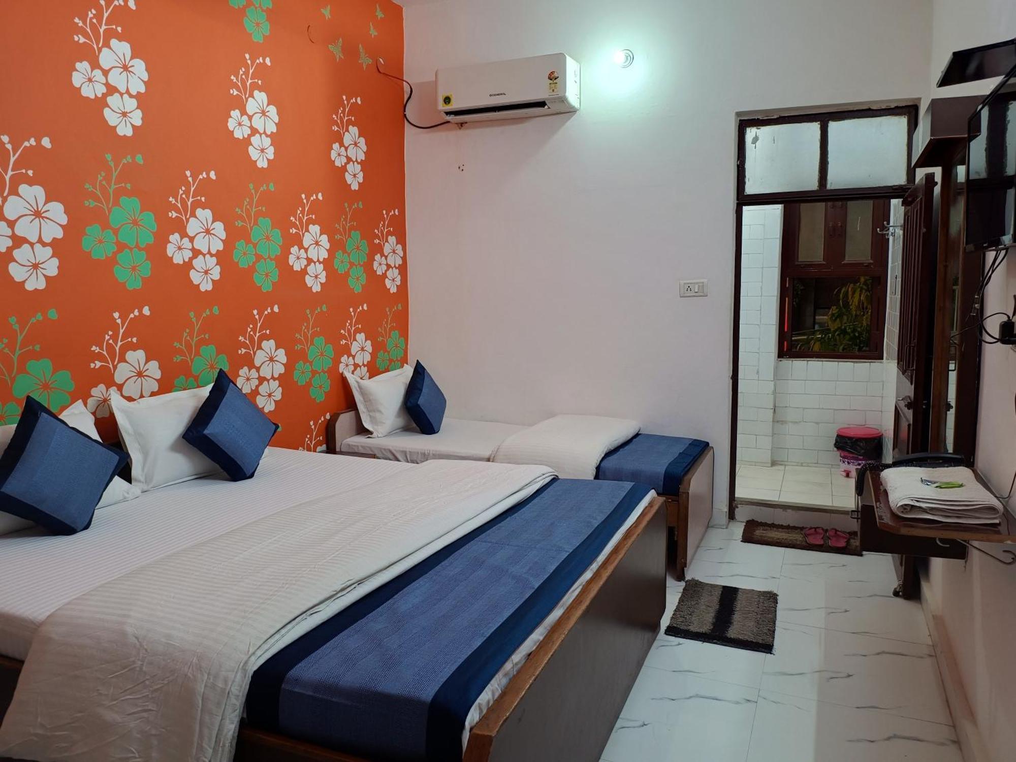 Hotel Majors Den New Delhi Exterior photo