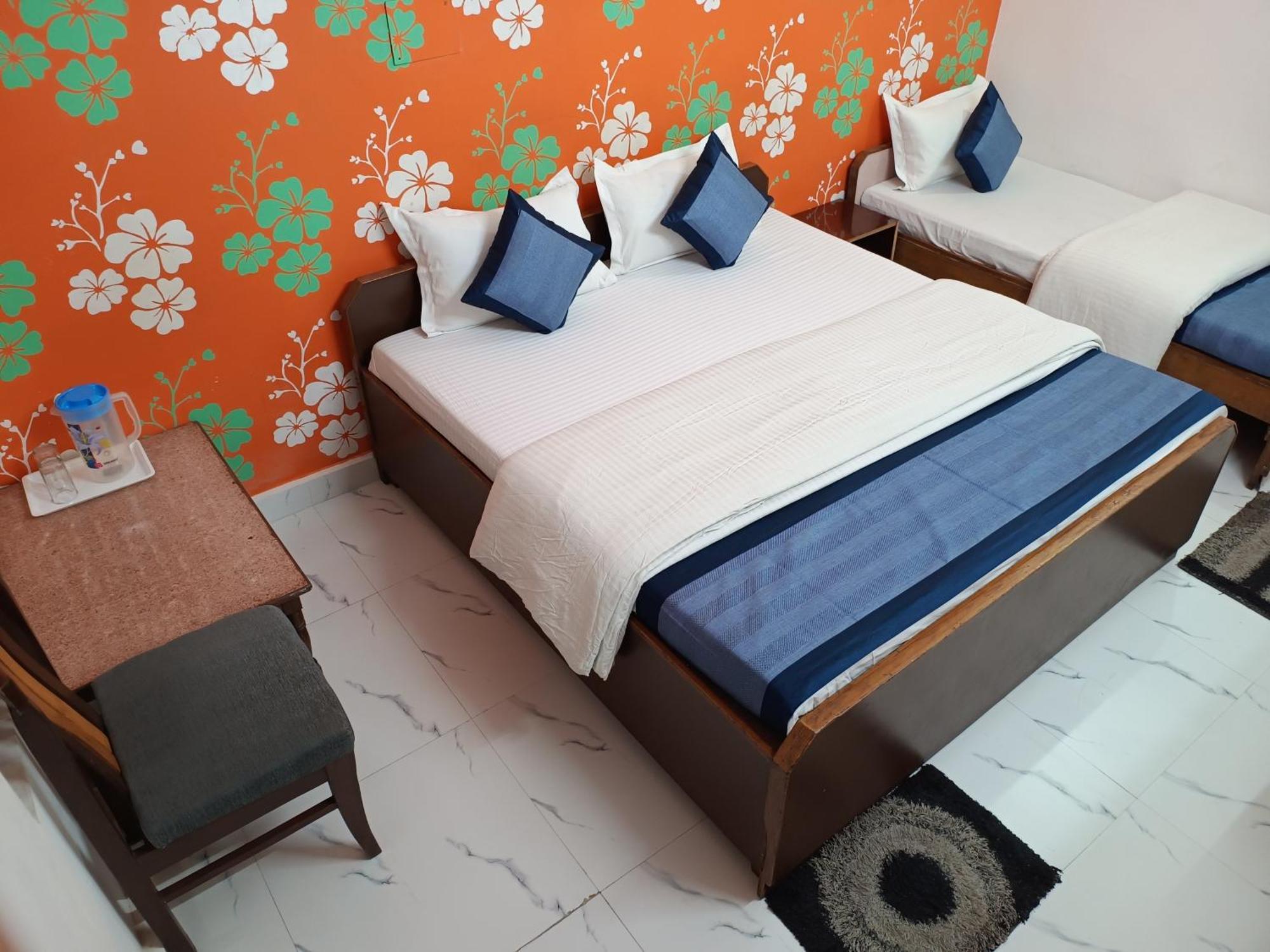 Hotel Majors Den New Delhi Exterior photo
