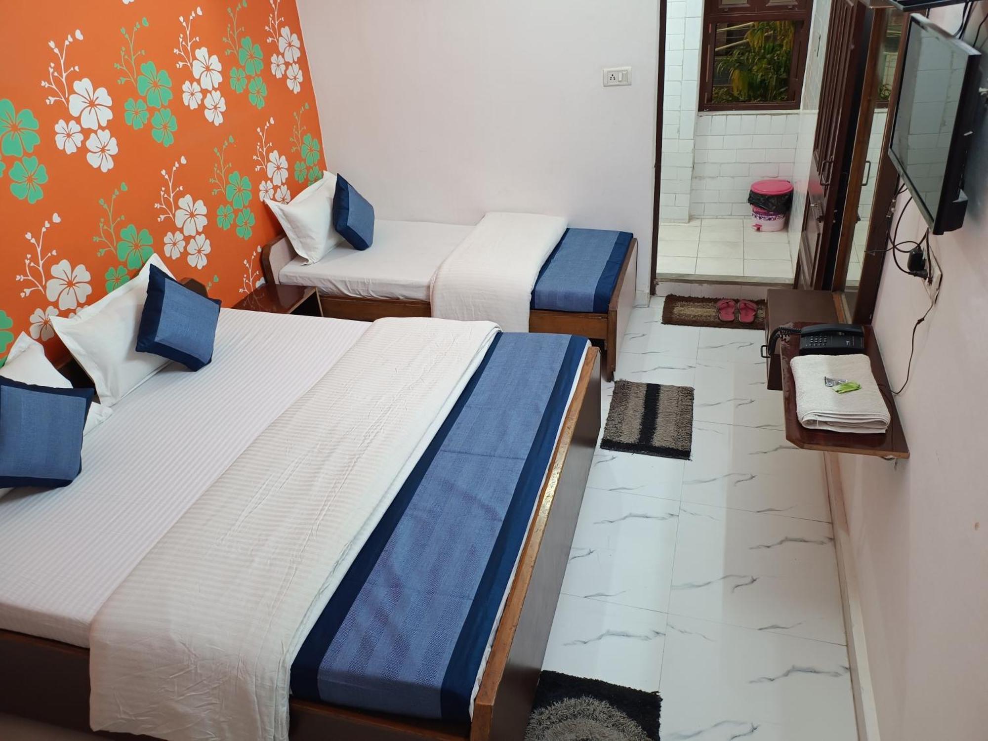 Hotel Majors Den New Delhi Exterior photo