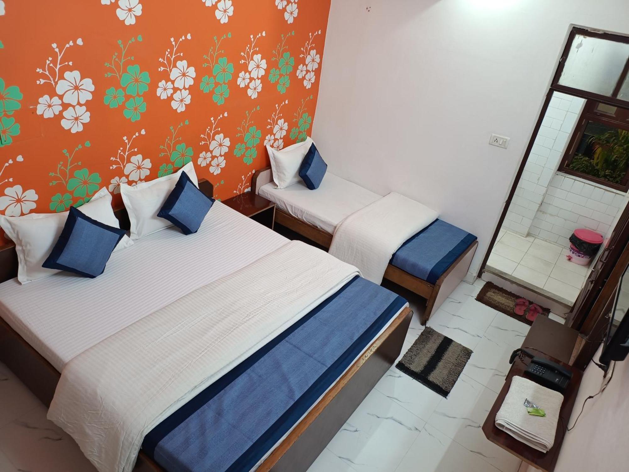 Hotel Majors Den New Delhi Exterior photo