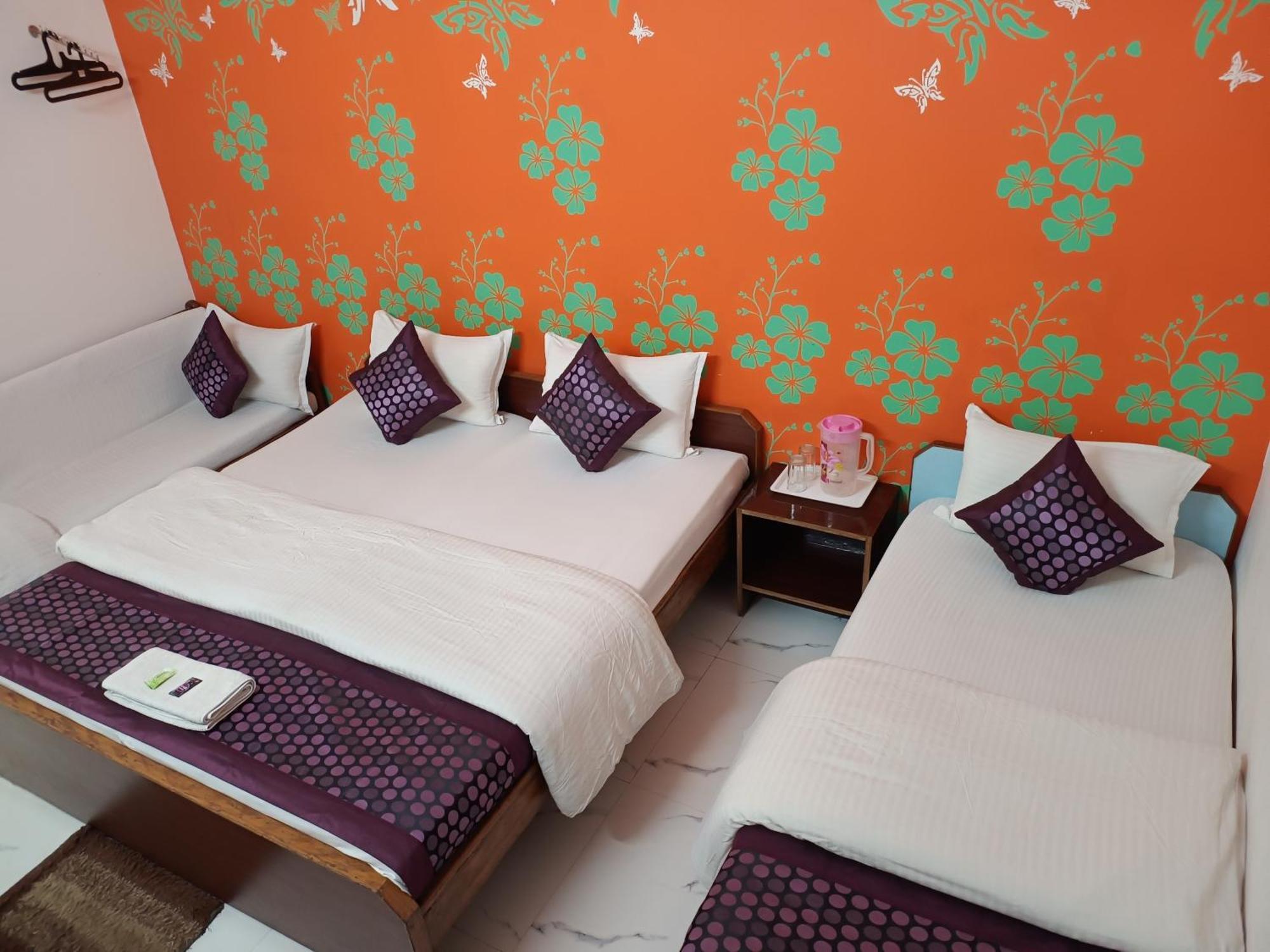 Hotel Majors Den New Delhi Exterior photo