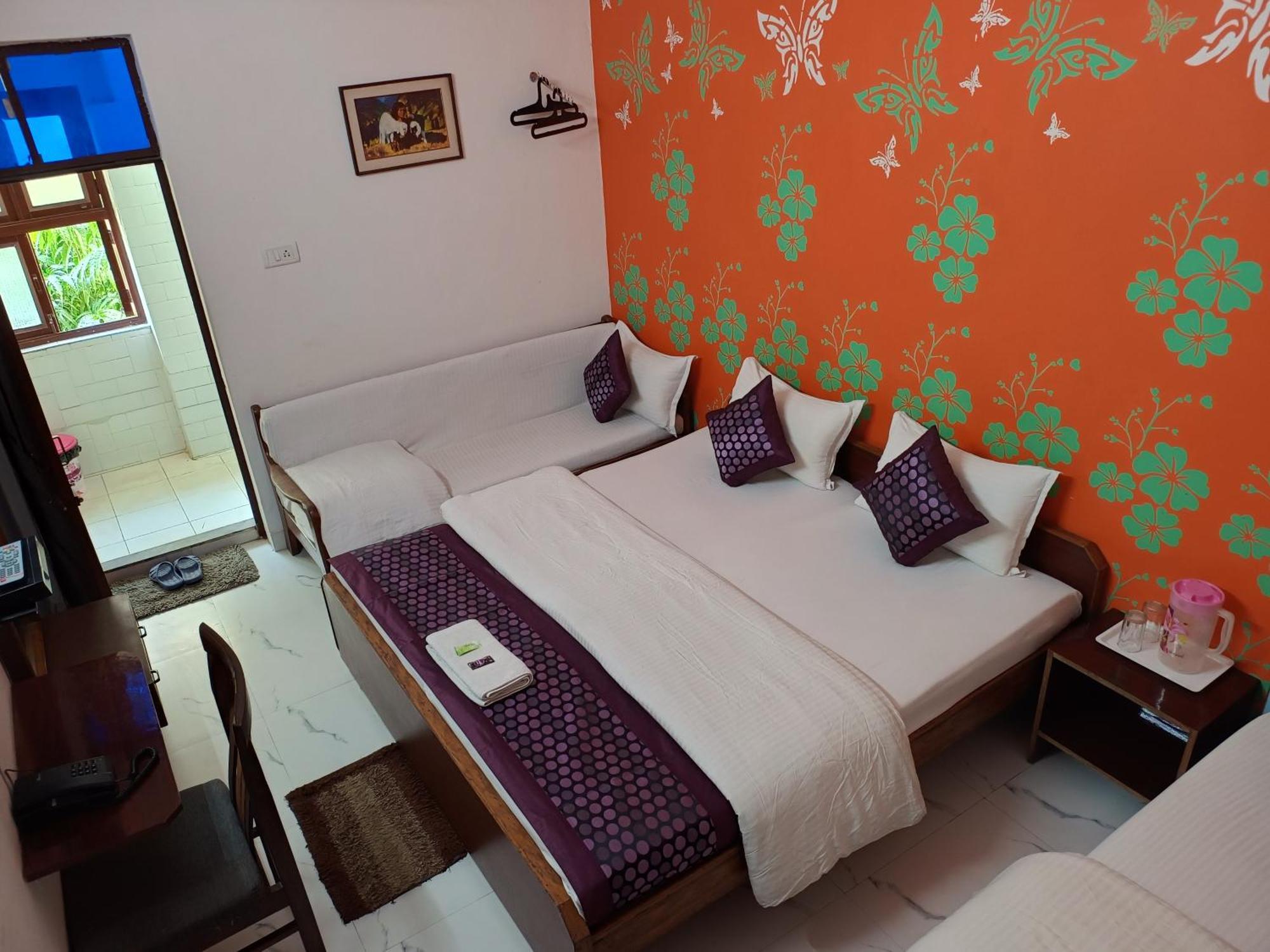 Hotel Majors Den New Delhi Exterior photo