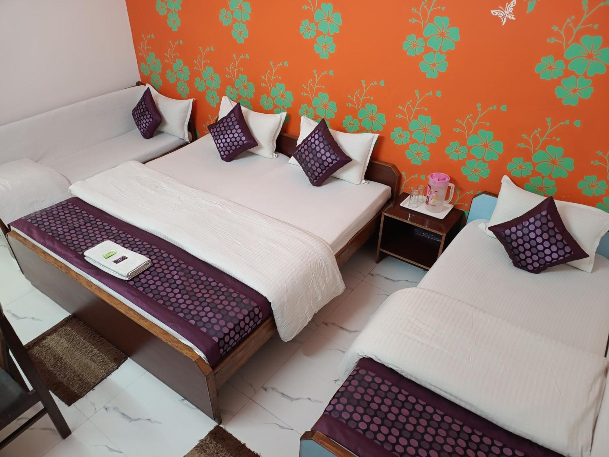 Hotel Majors Den New Delhi Exterior photo